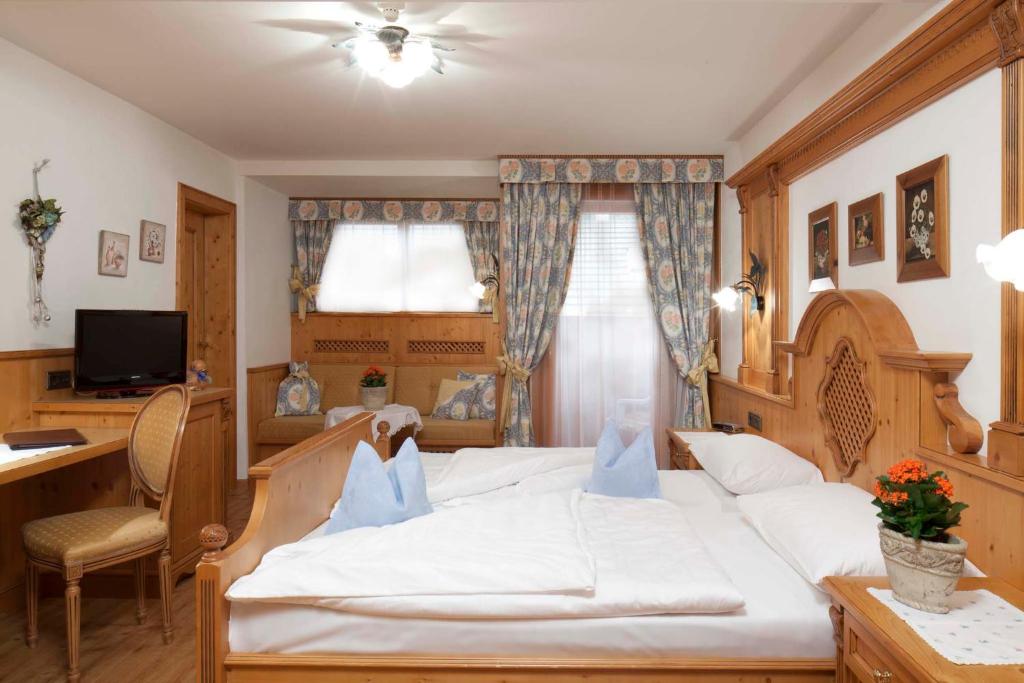 Postel nebo postele na pokoji v ubytování Hotel Al Sonnenhof