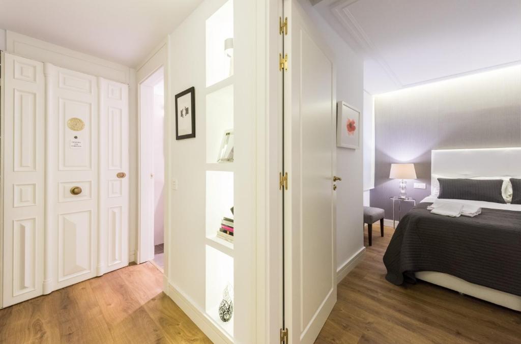 A bed or beds in a room at Atocha Museos - Barrio de las Letras