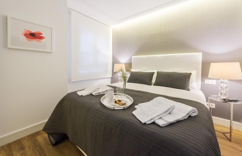 A bed or beds in a room at Atocha Museos - Barrio de las Letras