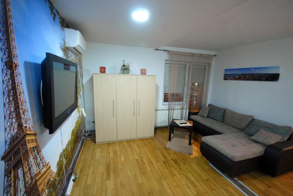 Franstal Apartments - Apartment With Balcony