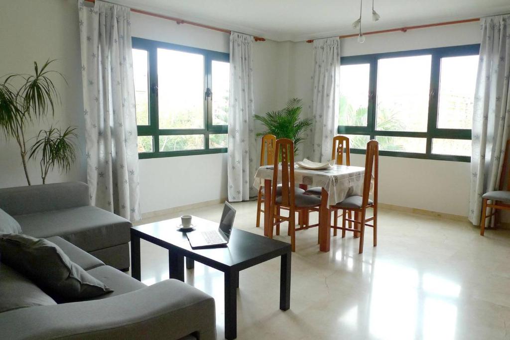 a living room with a couch and a table and chairs at Apartamento en la Ciudad de las ciencias in Valencia