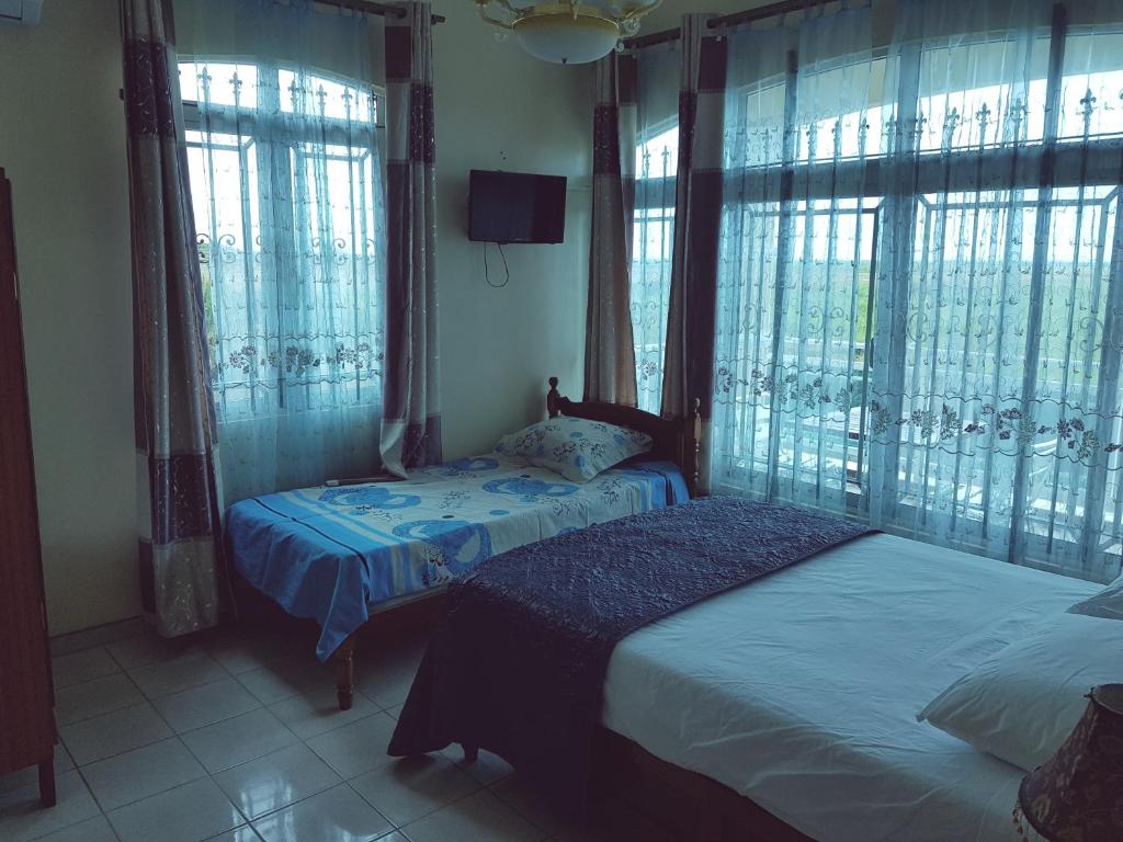 Luxor Residence Guesthouse - Quarto Duplo Com Banheiro Privativo