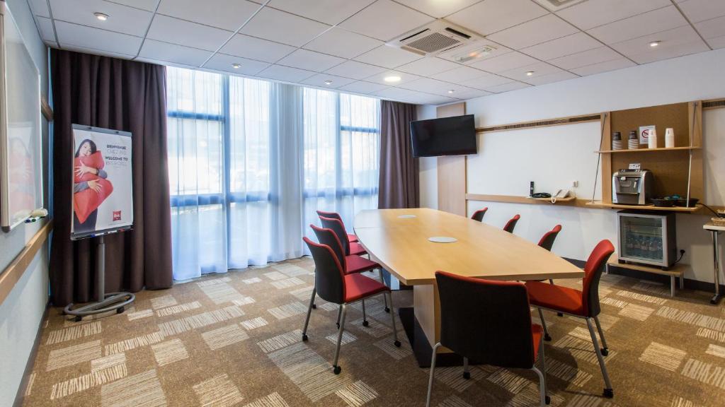 Kuchyň nebo kuchyňský kout v ubytování ibis Bourges Centre