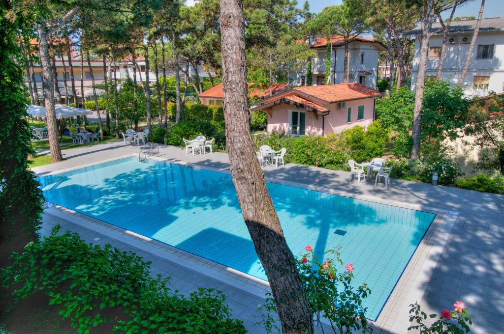 Bazén v ubytování Hotel Caracas nebo v jeho okolí