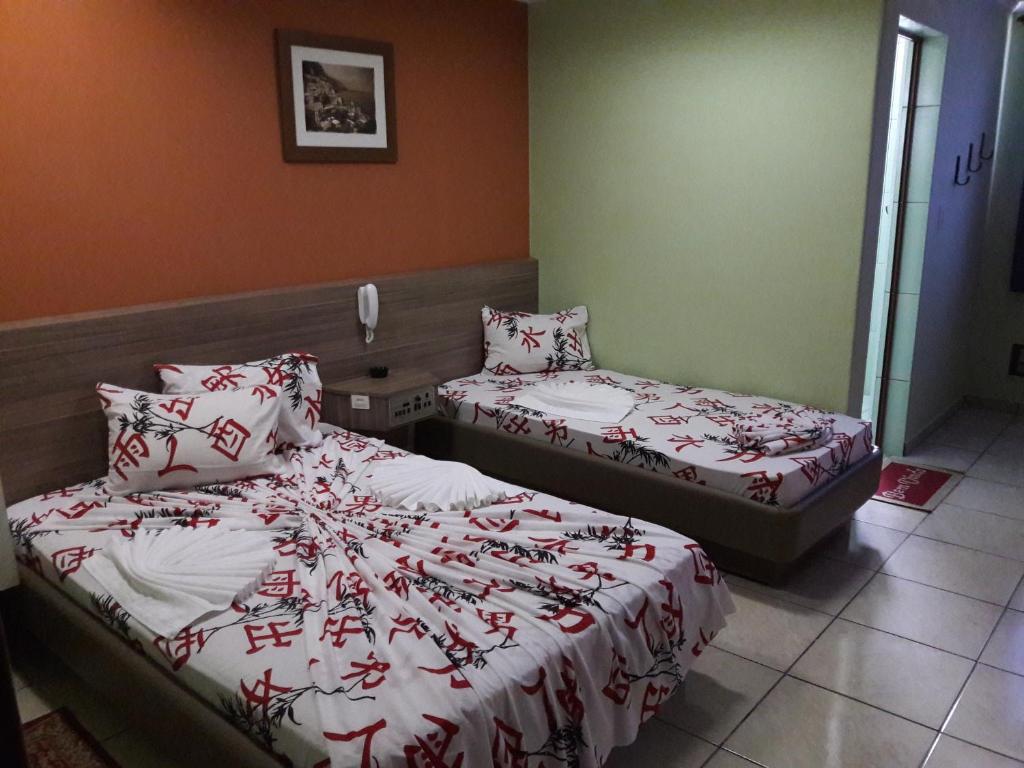  Charlott Hotel