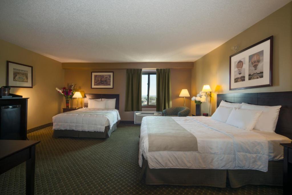 Katil atau katil-katil dalam bilik di Meadowlands Plaza Hotel