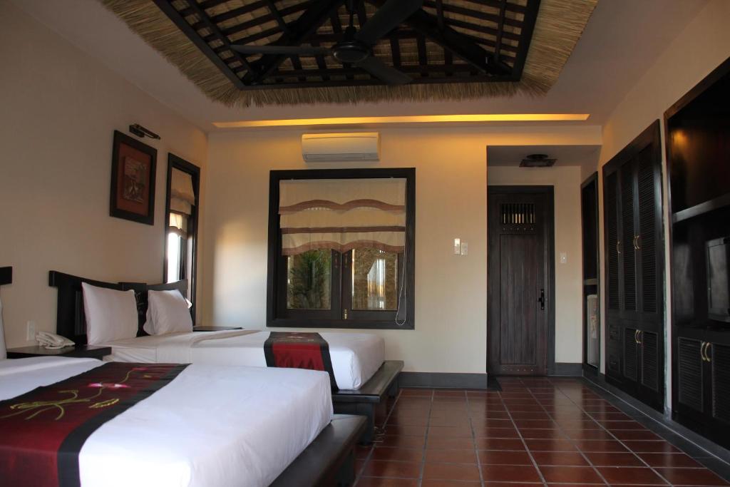 Giường trong phòng chung tại Lotus Village Resort