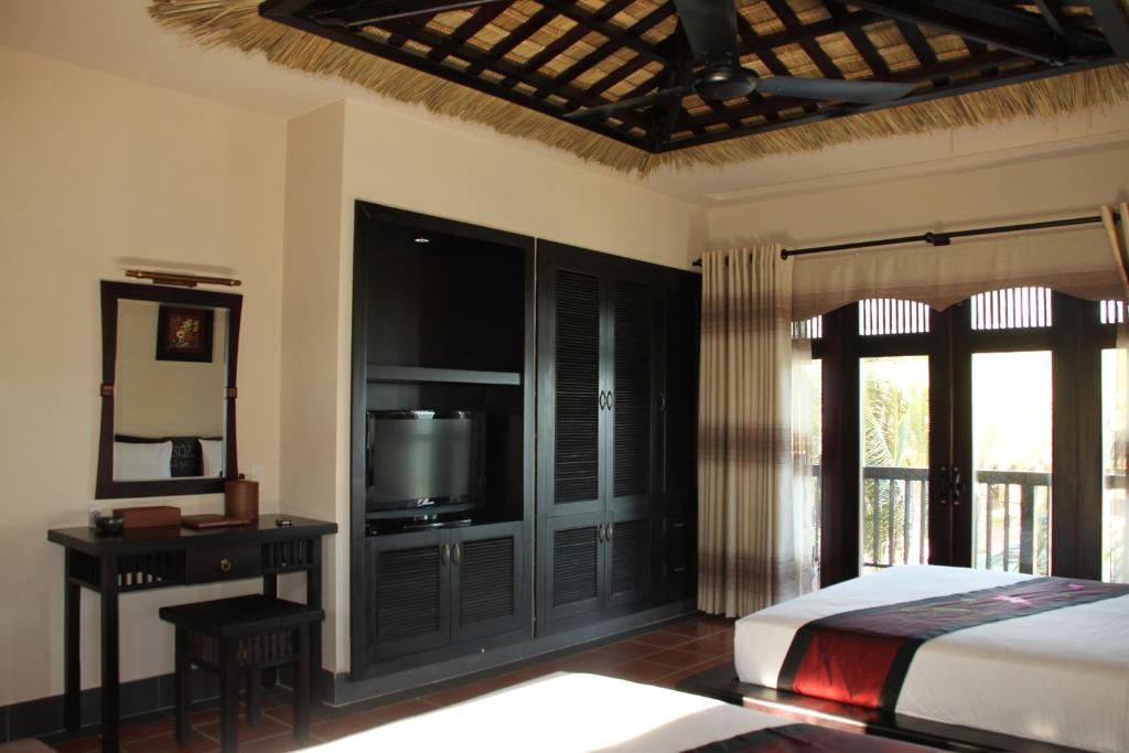Giường trong phòng chung tại Lotus Village Resort