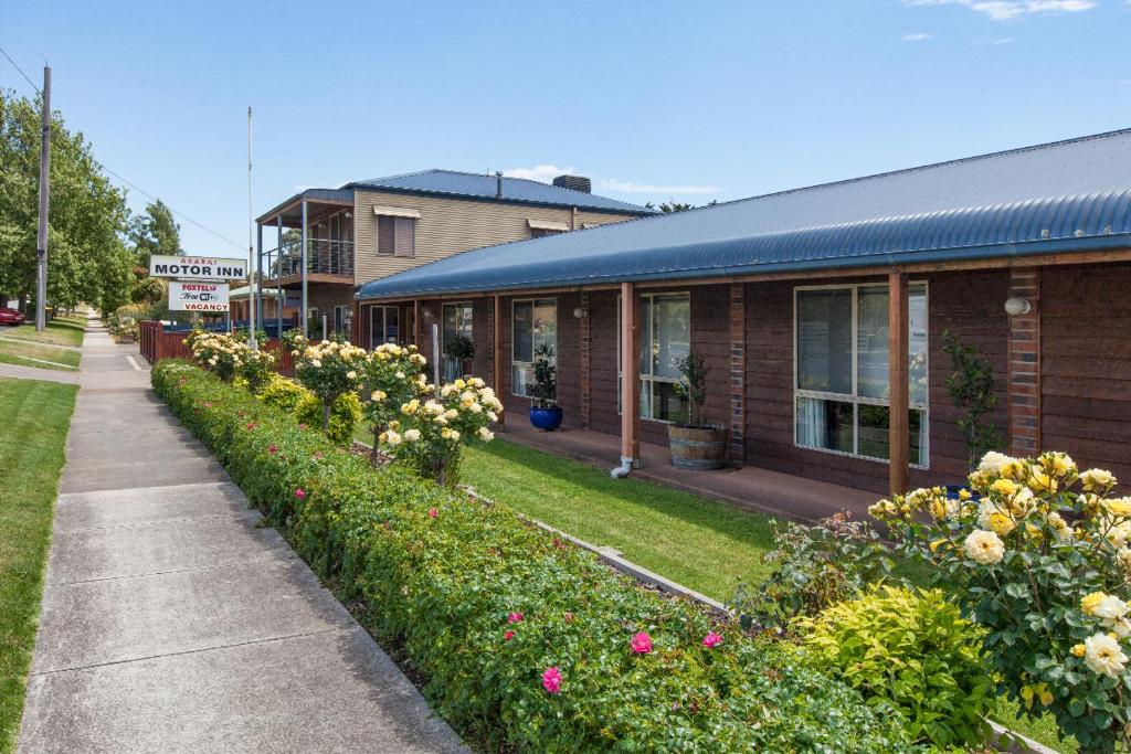 a building with a row of flowers next to a sidewalk at Ararat Motor Inn in Ararat