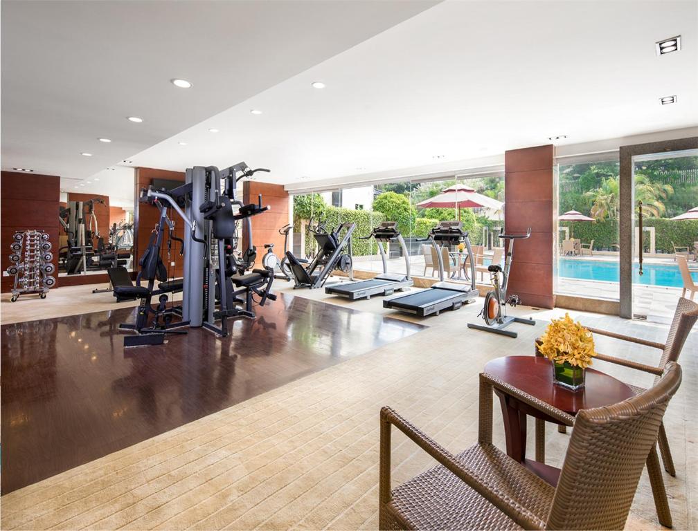 Fitness centrum a/nebo fitness zařízení v ubytování Ramada Shenzhen Baoan
