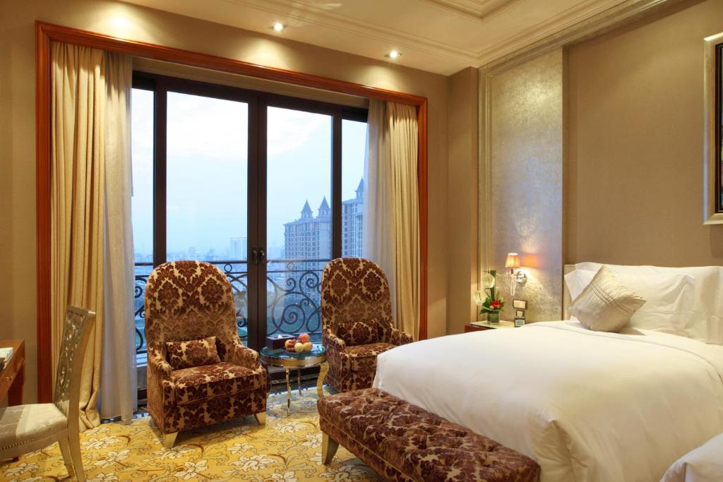Postel nebo postele na pokoji v ubytování Chateau Star River Pudong Shanghai