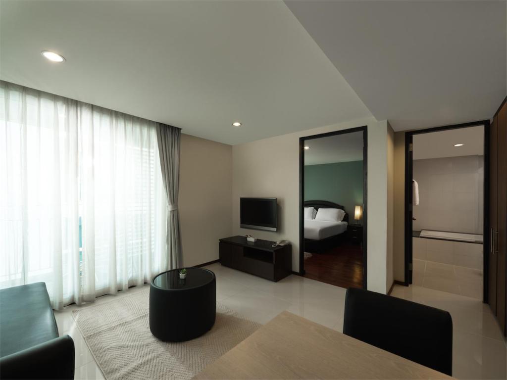Postel nebo postele na pokoji v ubytování Silom Lofts