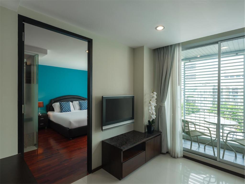 Postel nebo postele na pokoji v ubytování Silom Lofts