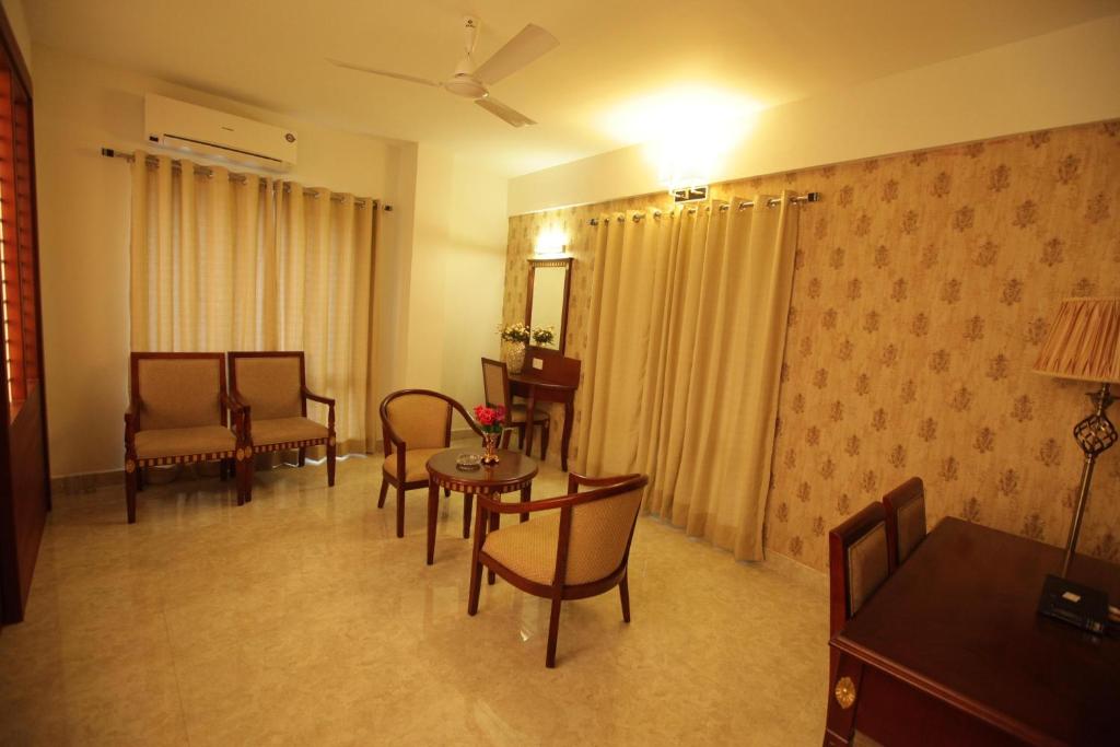 Posezení v ubytování Grand Cascade Chennai