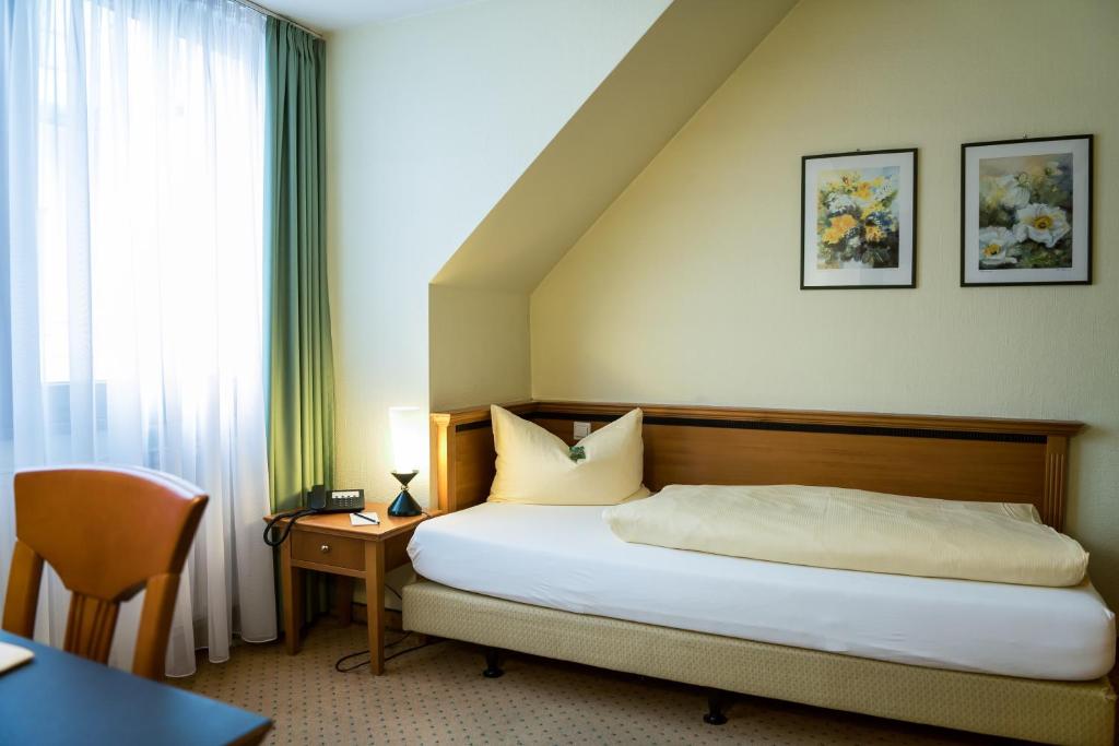 Postel nebo postele na pokoji v ubytování Ringhotel Dreiländereck Zittau
