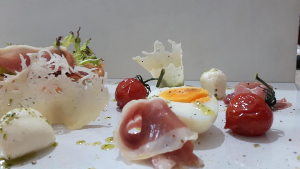 Comida en o cerca de este hotel