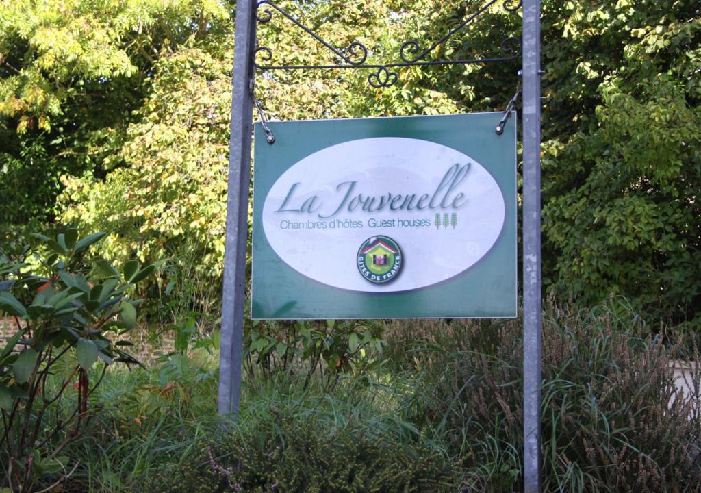 Ein Zeichen, das la juroria-Konferenzzentren liest iii in der Unterkunft La Jouvenelle in Aucey-la-Plaine
