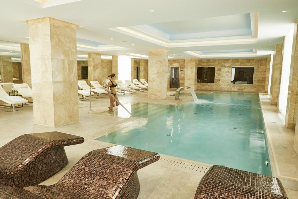 Bazén v ubytování Grand Hotel Kempinski Riga nebo v jeho okolí