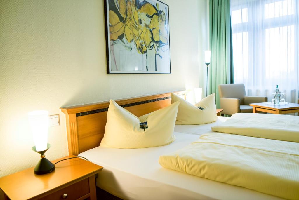 Postel nebo postele na pokoji v ubytování Ringhotel Dreiländereck Zittau