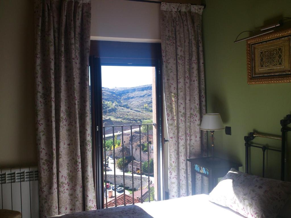 Nespecifikovaný výhled na hory nebo výhled na hory při pohledu z hotelu