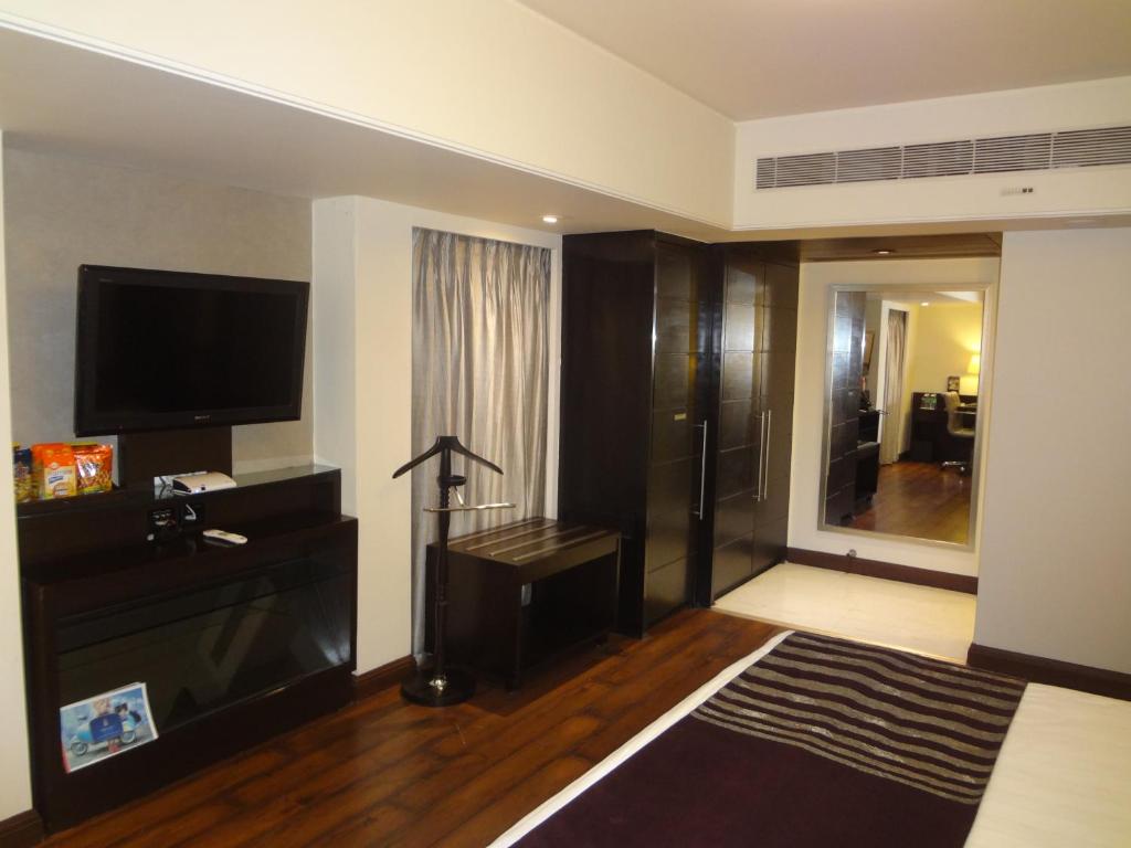 TV a/nebo společenská místnost v ubytování Fortune Park, Ahmedabad - Member ITC Hotels' Group