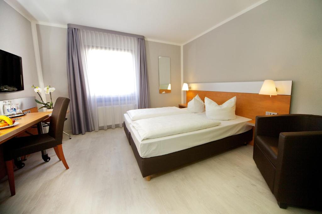 Postel nebo postele na pokoji v ubytování attimo Hotel Stuttgart***S