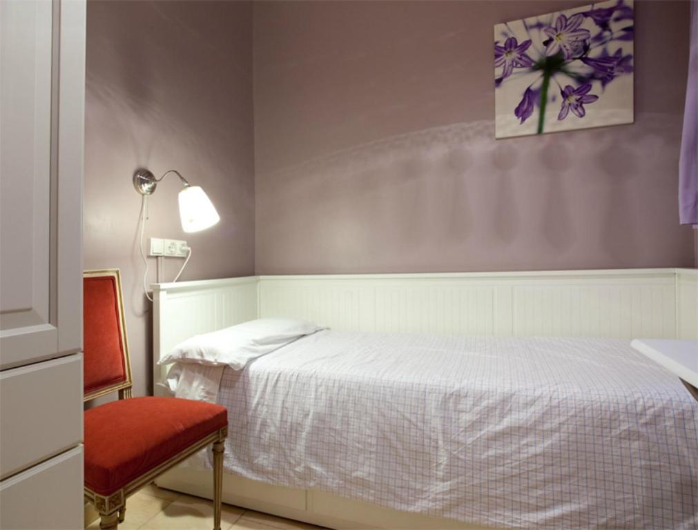 Postel nebo postele na pokoji v ubytování ApartEasy - Family Sant Antoni apt.