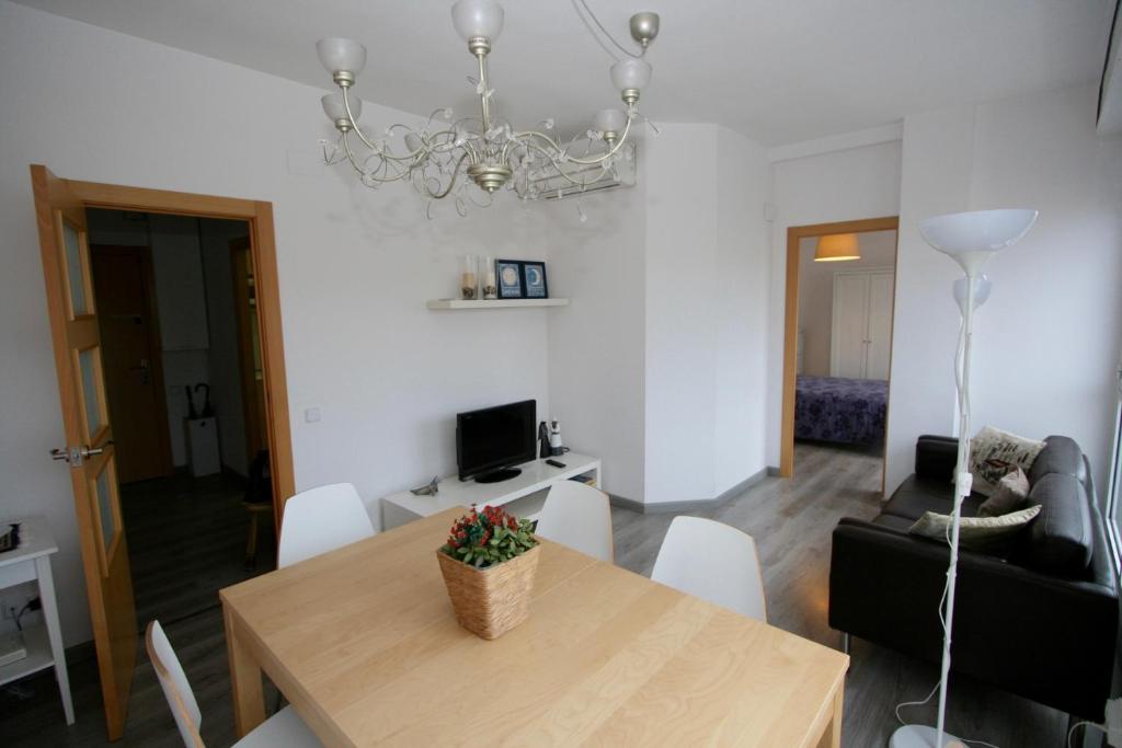 Televízia a/alebo spoločenská miestnosť v ubytovaní ApartEasy - Plaza España Deluxe