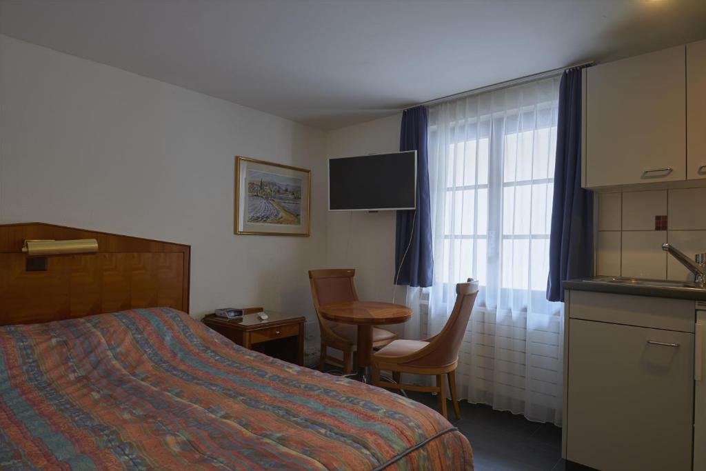 TV a/nebo společenská místnost v ubytování Aparthotel Hine Adon Fribourg