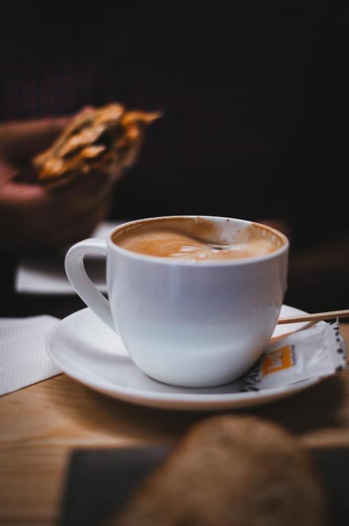 Kemudahan buat kopi dan teh di Rawda Hotel