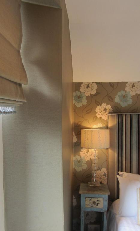 Monties Guest House - Adults ONLY photo