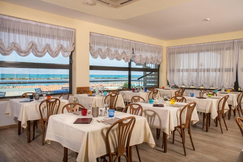 Restaurace v ubytování Hotel Igea Spiaggia