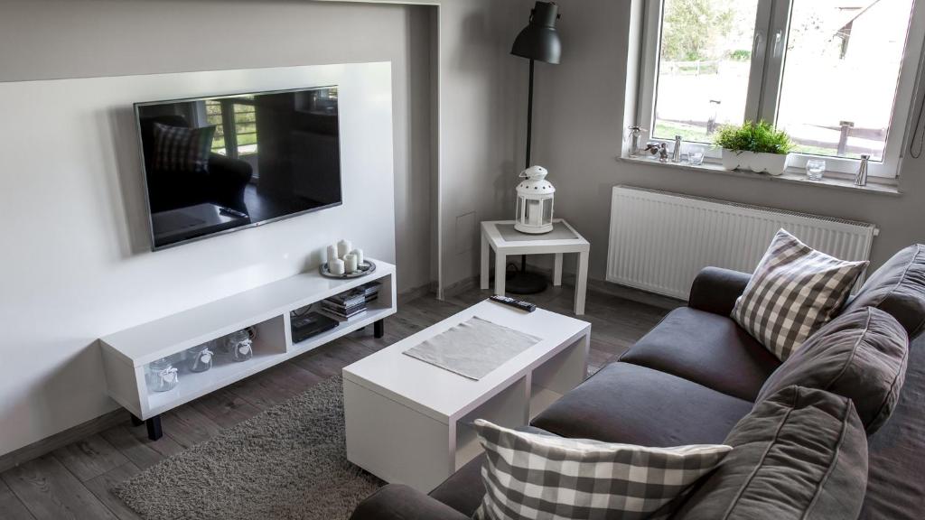 Televízia a/alebo spoločenská miestnosť v ubytovaní Apartamenty Cicha by Royal Aparts