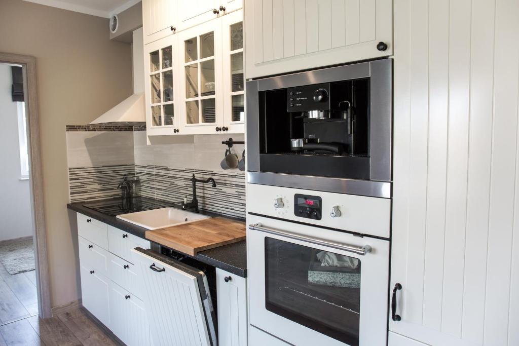 Kuchyňa alebo kuchynka v ubytovaní Apartamenty Cicha by Royal Aparts