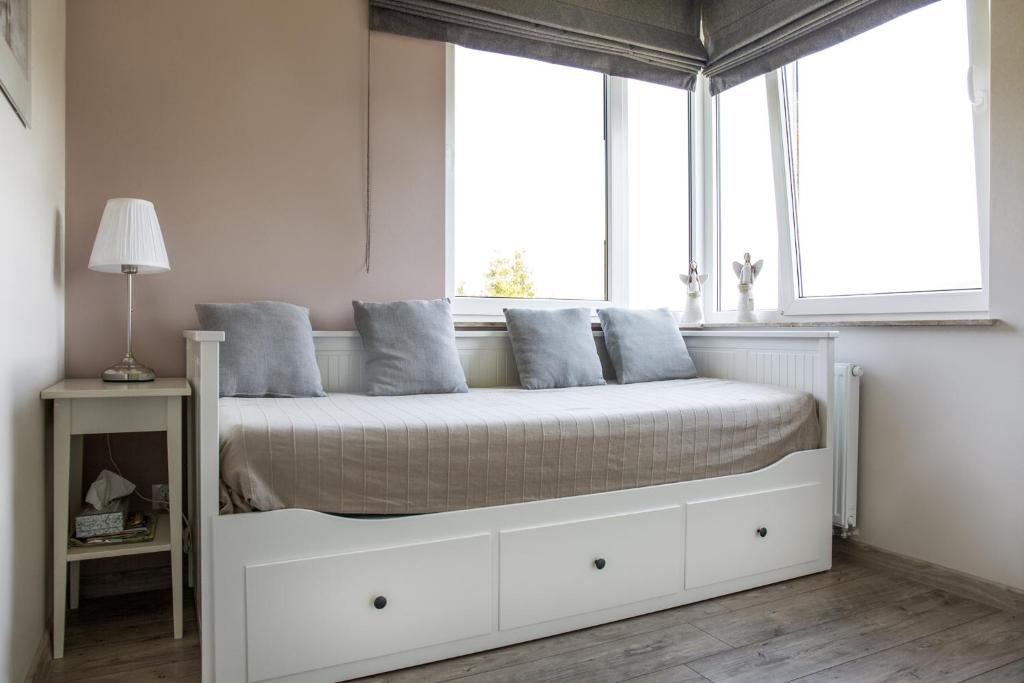 Posteľ alebo postele v izbe v ubytovaní Apartamenty Cicha by Royal Aparts