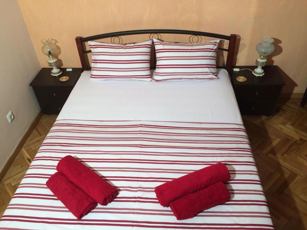 A bed or beds in a room at Alpha Omega (AΩ) Vintage Suite