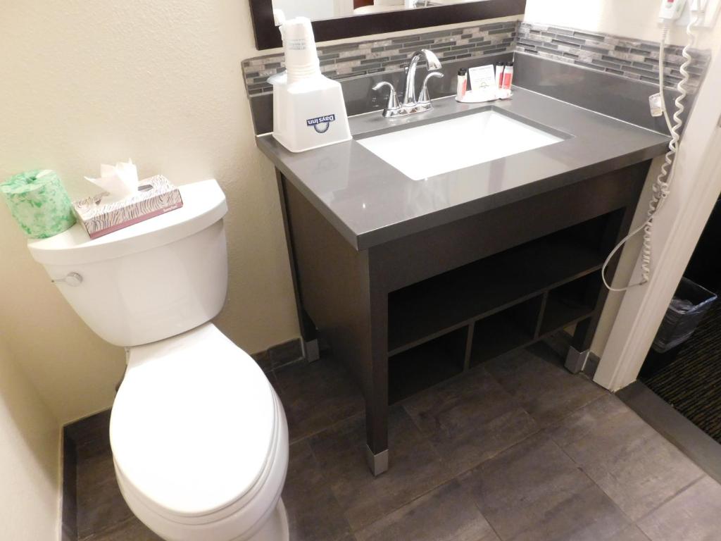 Days Inn by Wyndham Monterey-Fisherman's Wharf Aquarium photo