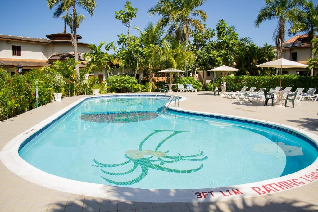 Pool at Coco La Palm in Negril, Jamaica