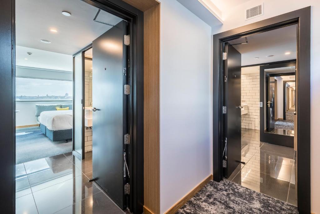 M Social Auckland - Resim 37