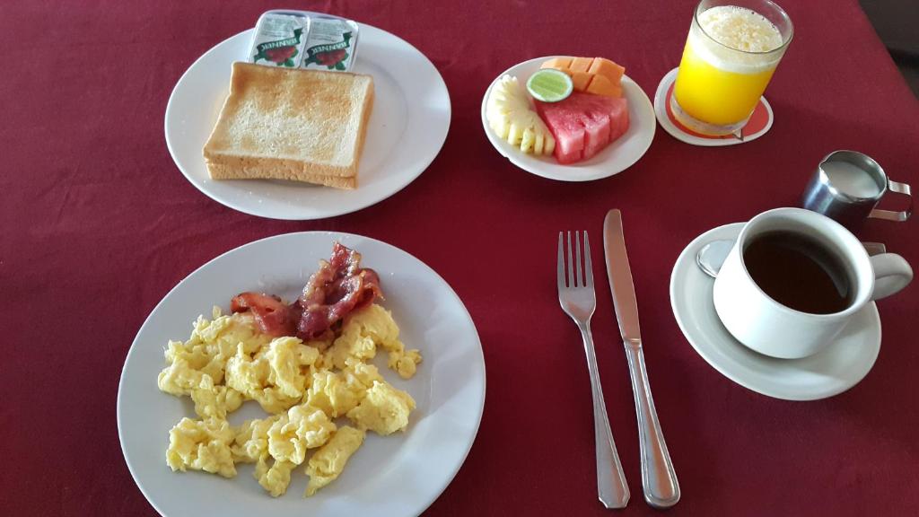 Možnosti snídaně pro hosty v ubytování La Walon Hotel