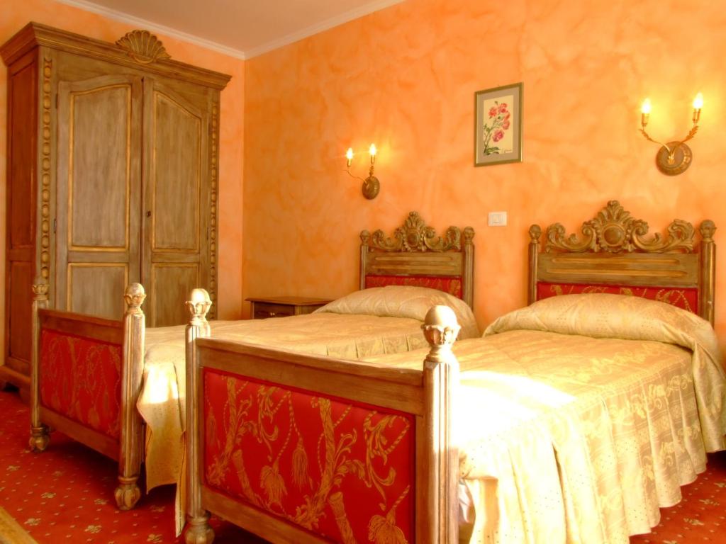 Postel nebo postele na pokoji v ubytování Hotel Royal