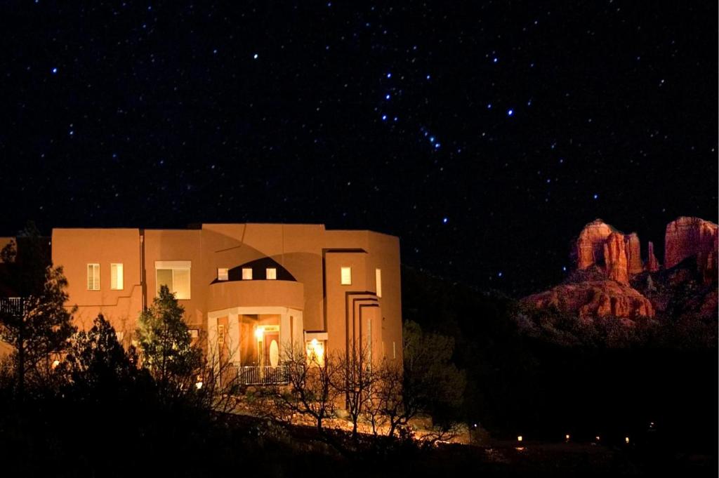 a house at night with a starry sky at Sedona Cathedral Hideaway B&B & Spa in Sedona