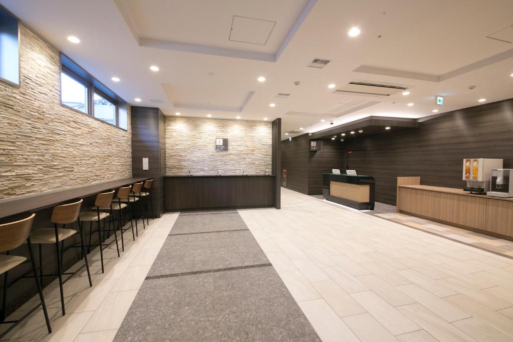 Příslušenství pro přípravu čaje a kávy v ubytování WASHINGTON R&B Hotel Shin Osaka Kitaguchi
