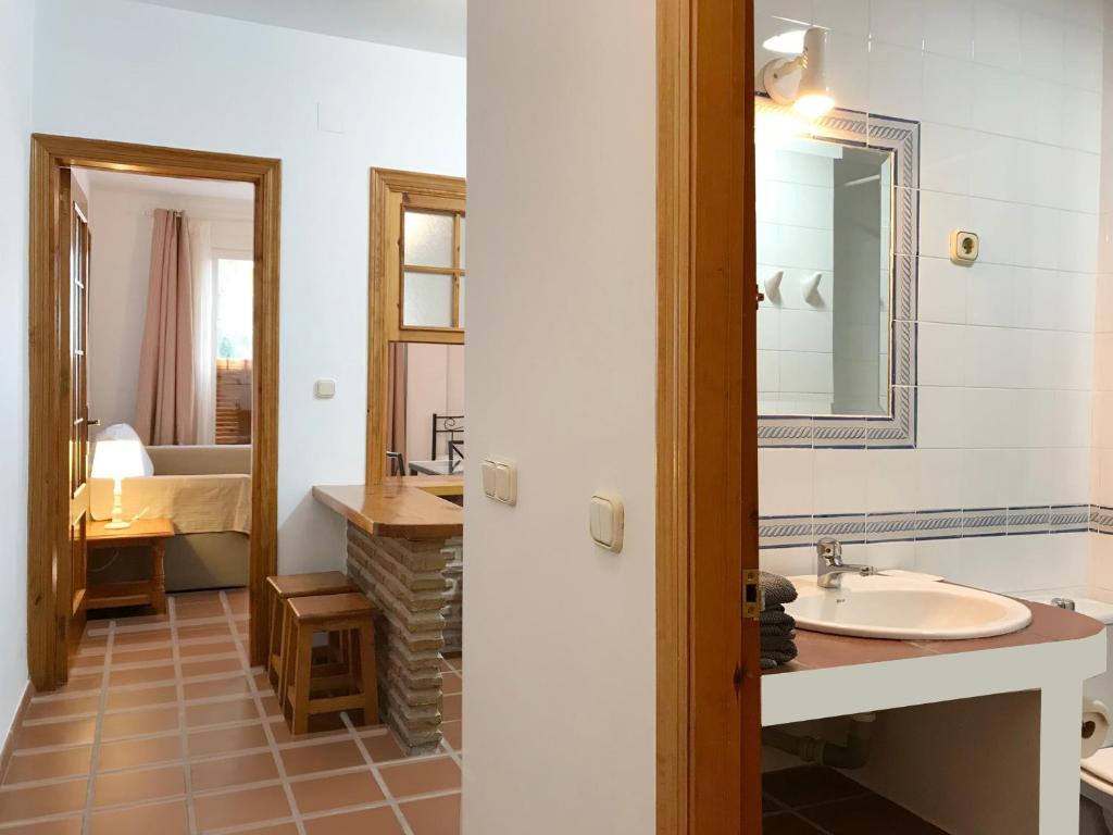 A bathroom at Apartamentos Turísticos La Mundial