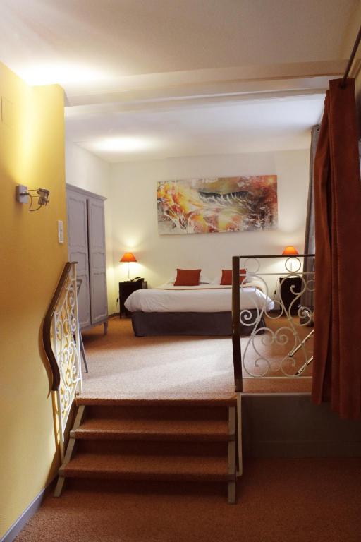 Postel nebo postele na pokoji v ubytování Le Gouverneur Hotel