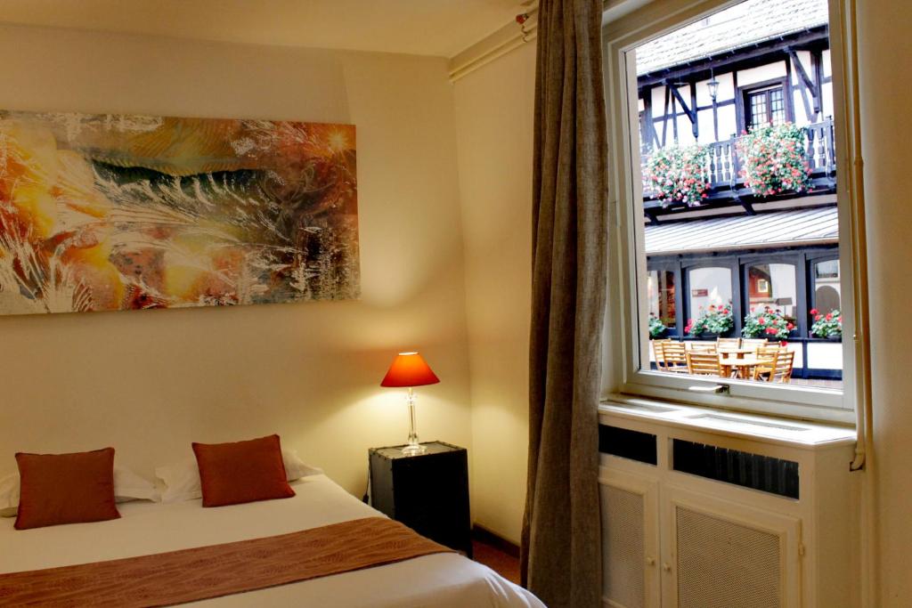 Postel nebo postele na pokoji v ubytování Le Gouverneur Hotel