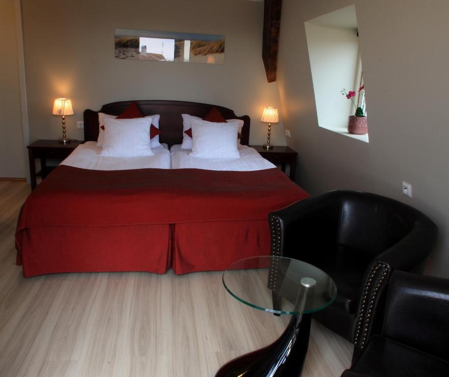 Postel nebo postele na pokoji v ubytování Vejby Strand Hotel