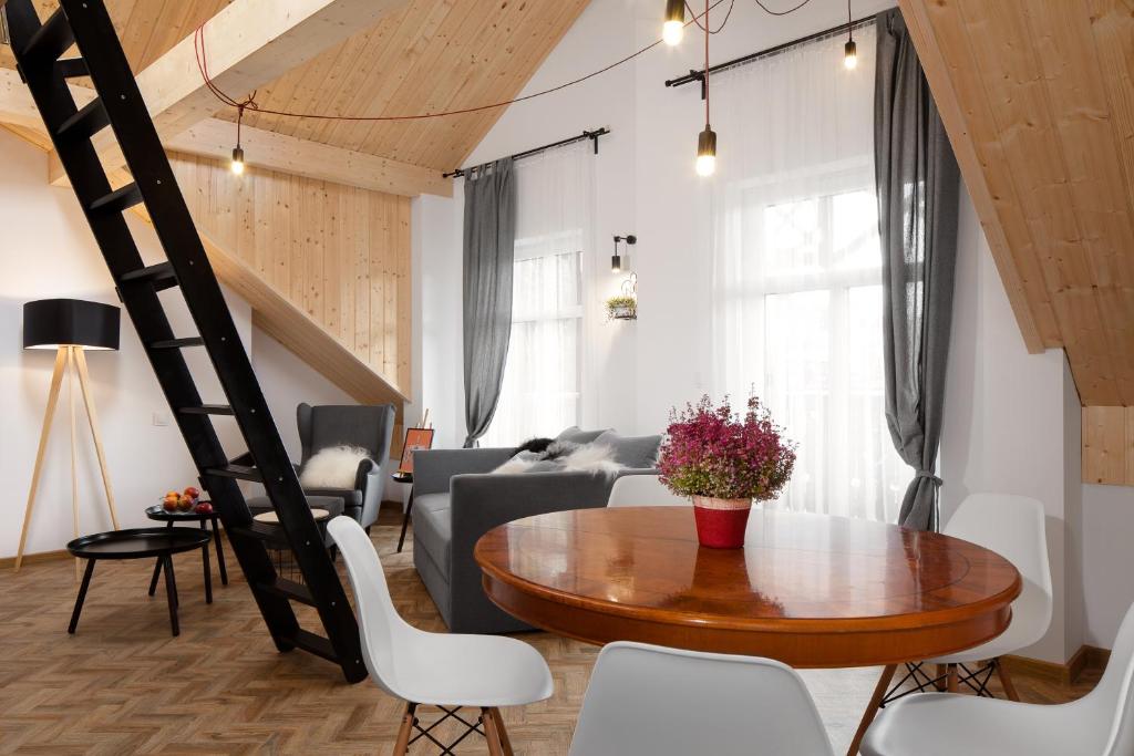 Posedenie v ubytovaní Miód Malvina Apartamenty