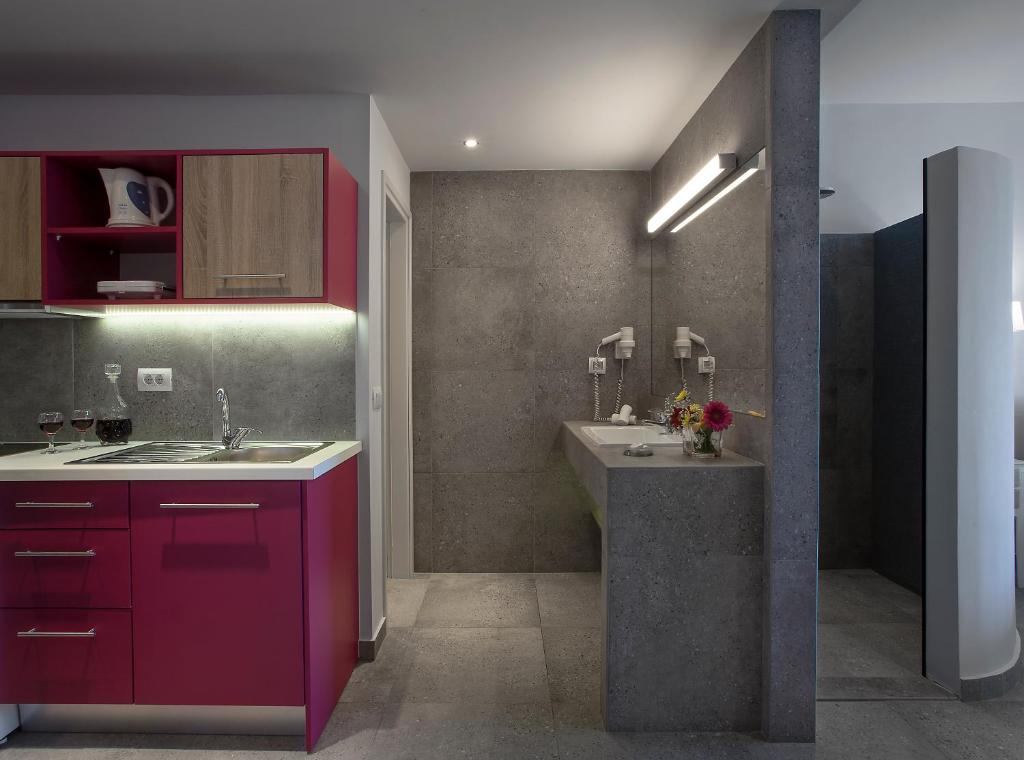 Kuchyň nebo kuchyňský kout v ubytování Locanda Barbati Luxury ApartHotel