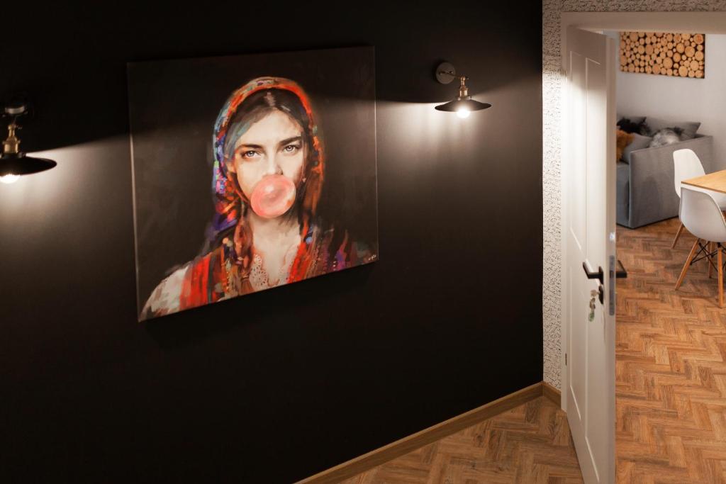 Televízia a/alebo spoločenská miestnosť v ubytovaní Miód Malvina Apartamenty